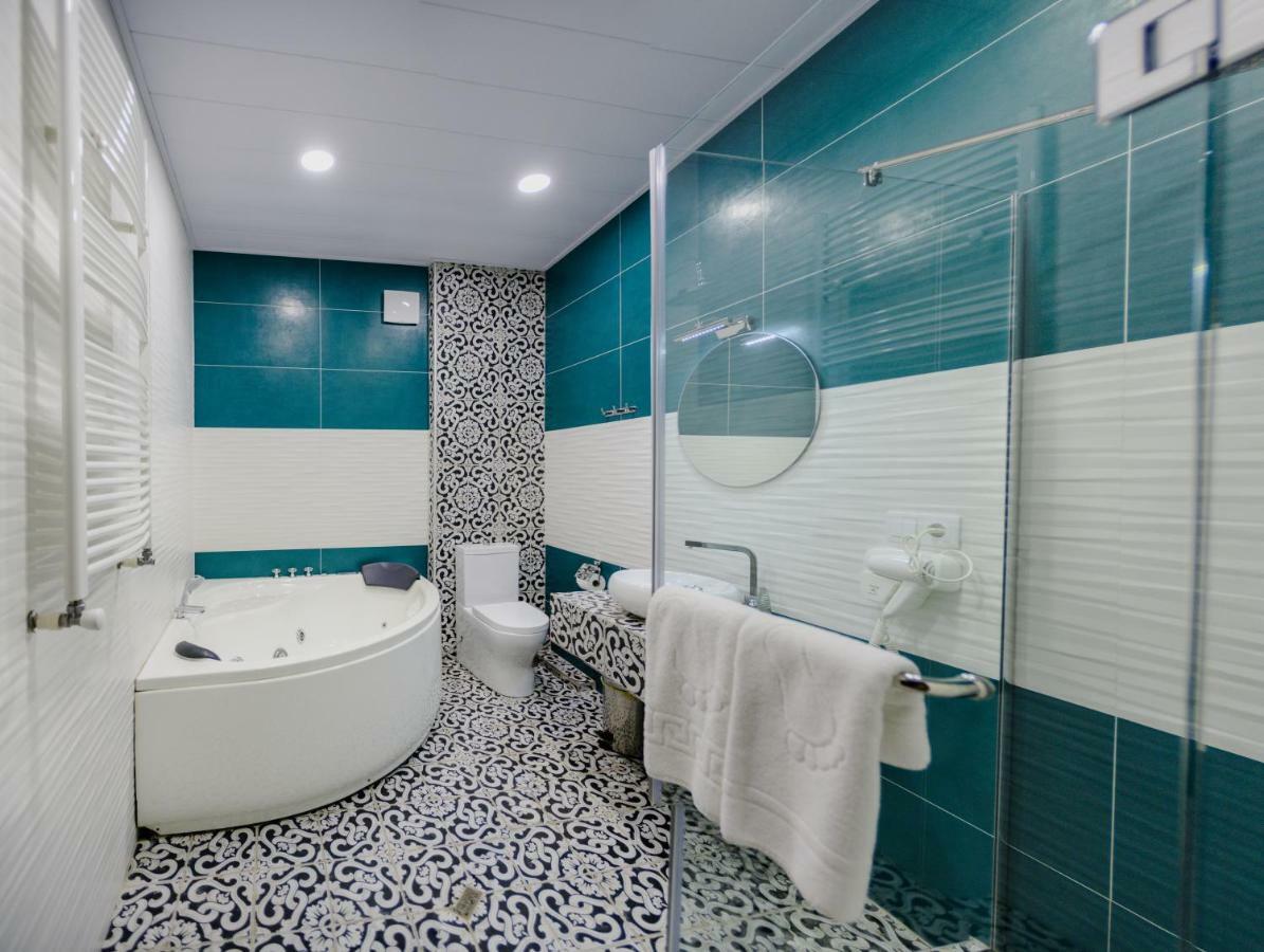 Golden Globe Boutique Hotel Тбилиси Екстериор снимка
